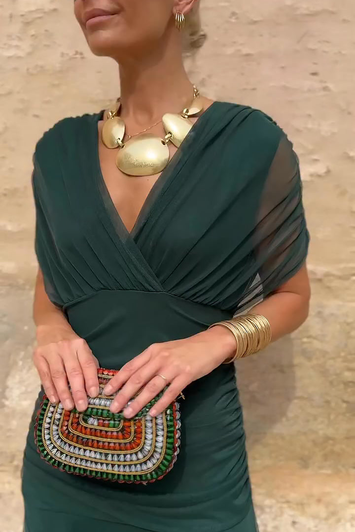VESTIDO ELEGANTE CON CUELLO EN V